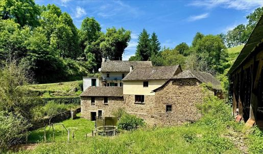 Maison 10 pièces 260 m² · à Rieupeyroux · 260 m² · 349 000 €