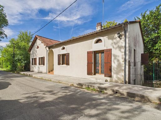 Maison 8 pièces 163 m² · à La Tour-Blanche-Cercles · 163 m² · 275 000 €