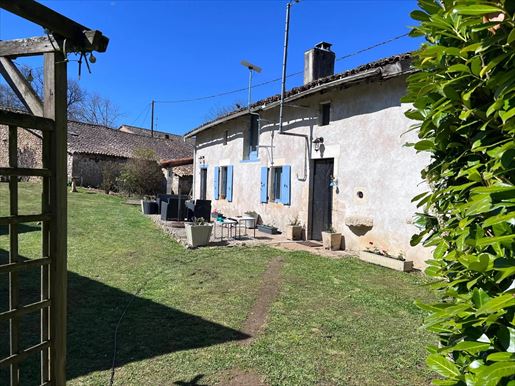 Maison 5 pièces 111 m² · à Brux · 111 m² · 141 700 €
