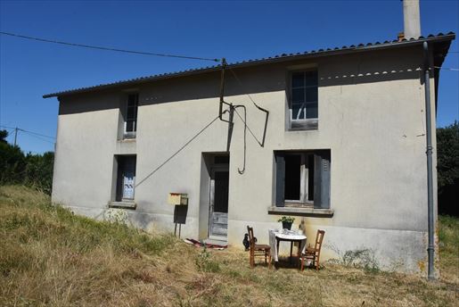 Maison 4 pièces 78 m² · à Château-Garnier · 78 m² · 60 000 €