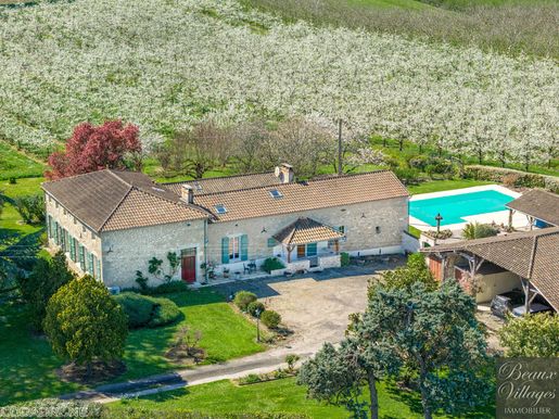 Maison 11 pièces 370 m² · à Cancon · 370 m² · 550 000 €