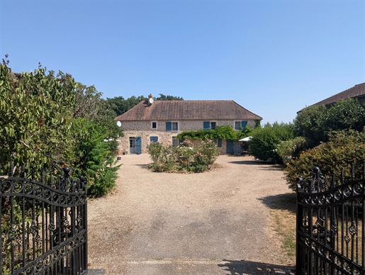 8 pièces 238 m² · à Nalliers · 238 m² · 539 000 €