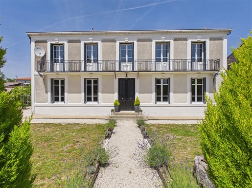 Maison 7 pièces 195 m² · à Barbezières · 195 m² · 333 900 €
