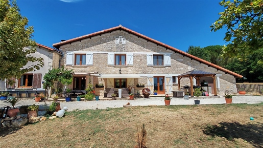 Maison 11 pièces 245 m² · à Saint-Front · 245 m² · 380 000 €