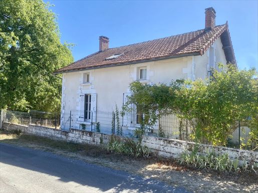 Maison 8 pièces 122 m² · à Availles-Limouzine · 122 m² · 79 900 €