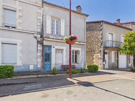 Maison 4 pièces 125 m² · à Piégut-Pluviers · 125 m² · 48 000 €