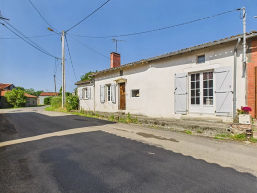 Maison 4 pièces 85 m² · à Confolens · 85 m² · 99 000 €