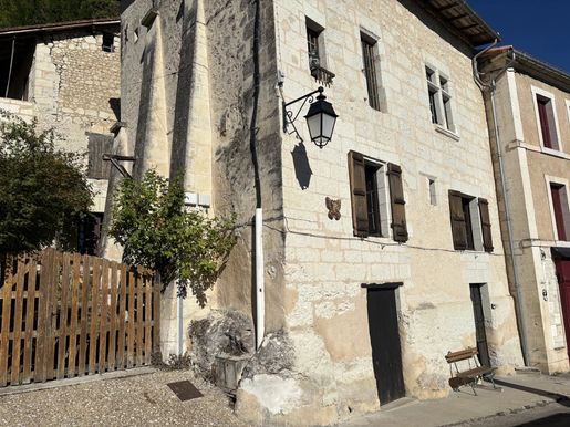 Maison 7 pièces 138 m² · à Aubeterre-sur-Dronne · 138 m² · 185 000 €