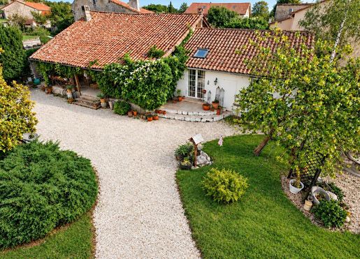 Maison 5 pièces 120 m² · à Saint-Séverin-d'Estissac · 120 m² · 225 000 €