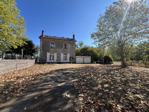 Maison 7 pièces 154 m² · à Lathus-Saint-Rémy · 154 m² · 109 000 €