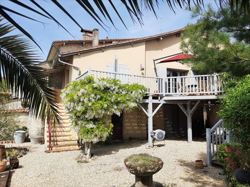 Maison 4 pièces 134 m² · à Aubeterre-sur-Dronne · 134 m² · 240 871 €