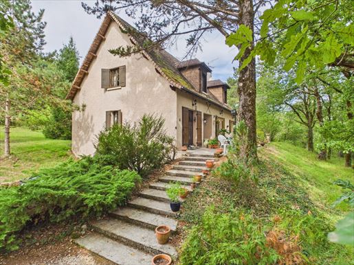 Maison 9 pièces 180 m² · à Javerlhac-Et-la-Chapelle-Saint-Robert · 180 m² · 265 000 €