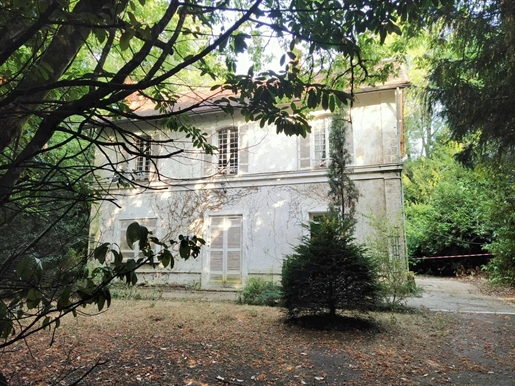 Maison 8 pièces 162 m² · à La Tour-Blanche · 162 m² · 125 000 €