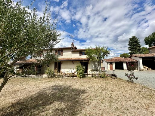 Maison 7 pièces 117 m² · à Aubeterre-sur-Dronne · 117 m² · 225 000 €