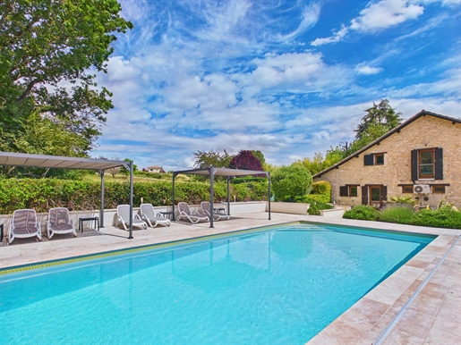 Maison 7 pièces 277 m² · à Thénac · 277 m² · 794 900 €