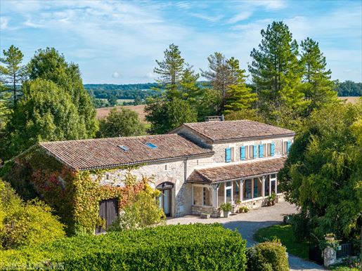 Maison 14 pièces 377 m² · à Villeréal · 377 m² · 695 000 €