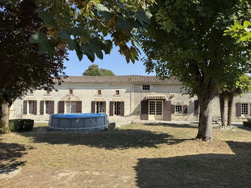 Maison 5 pièces 163 m² · à Saint-Maigrin · 163 m² · 180 000 €