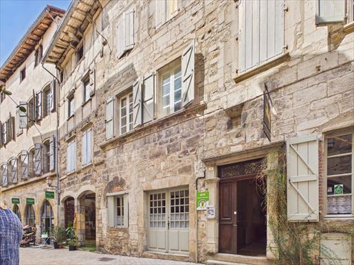 Maison 19 pièces 580 m² · à Saint-Antonin-Noble-Val · 580 m² · 675 000 €