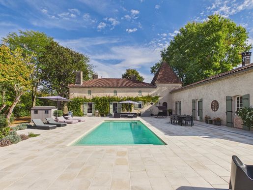 Maison 11 pièces 255 m² · à Castelmoron-sur-Lot · 255 m² · 650 000 €
