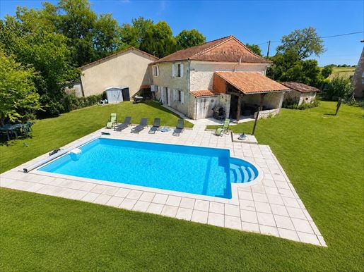 Maison 6 pièces 143 m² · à Bertric-Burée · 143 m² · 250 000 €