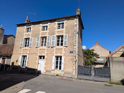 Maison 7 pièces 133 m² · à Montmorillon · 133 m² · 77 000 €