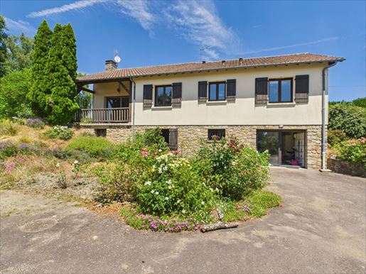 Maison 7 pièces 212 m² · à Champniers-Et-Reilhac · 212 m² · 183 600 €
