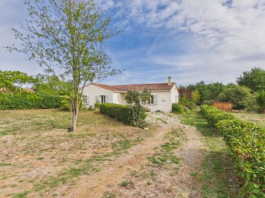 Maison 6 pièces 129 m² · à Nanteuil-en-Vallée · 129 m² · 267 500 €