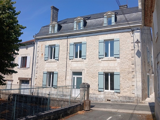 Maison 9 pièces 272 m² · à Tocane-Saint-Apre · 272 m² · 375 000 €