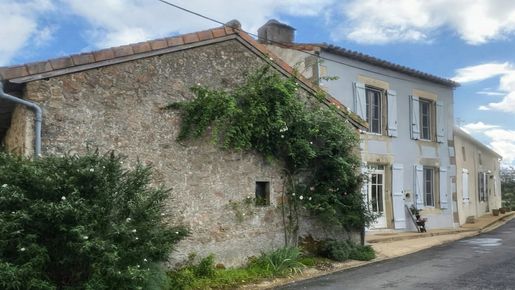 Maison 4 pièces 123 m² · à Millac · 123 m² · 130 000 €