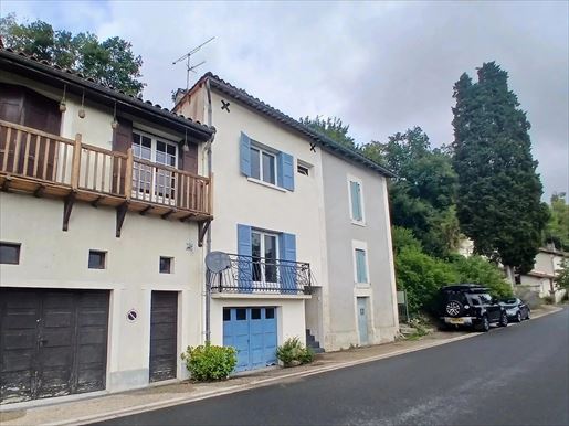 Maison 4 pièces 81 m² · à Aubeterre-sur-Dronne · 81 m² · 135 000 €