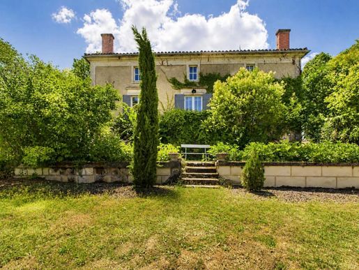 Maison 14 pièces 508 m² · à Issigeac · 508 m² · 949 950 €