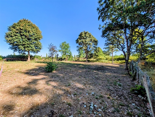 Terrain 1010 m² · à Dompierre-sur-Veyle · 1 010 m² · 85 000 €