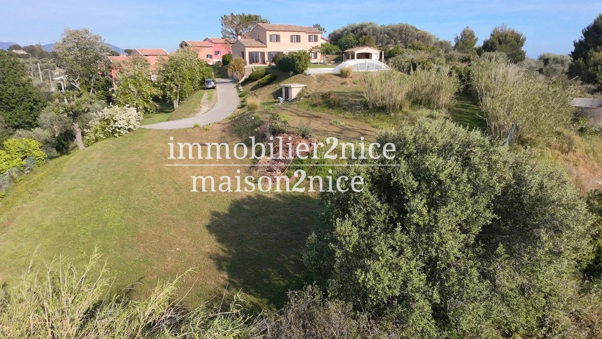 Nice West – Superb property 185 m2 on a flat, dominant 5000 m2 plot