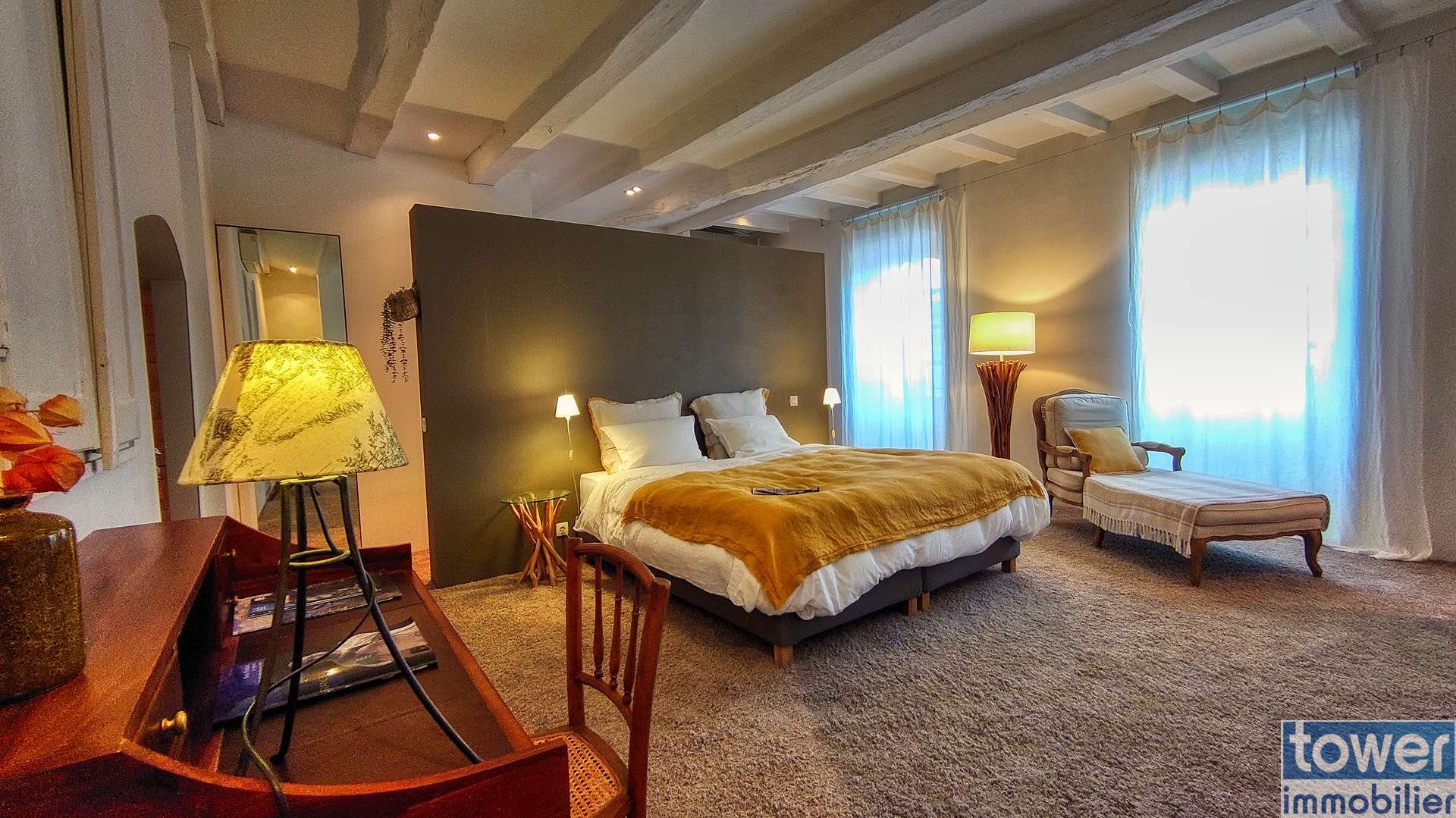 Maison à vendre, 280m², Montcuq-en-Quercy-Blanc