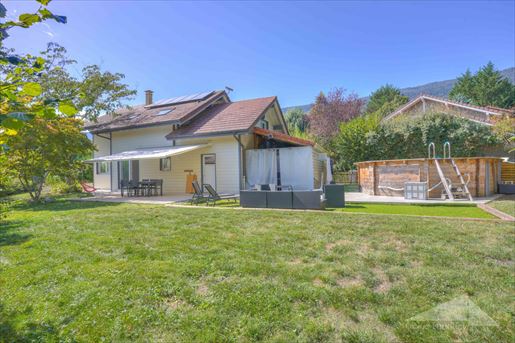 Maison 4 pièces 126 m² · à Péron · 126 m² · 698 000 €