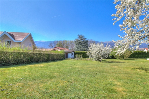 Saint-Genis-Pouilly 706m²