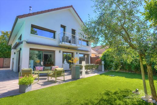 Maison 6 pièces 150 m² · à Prévessin-Moëns · 150 m² · 995 000 €