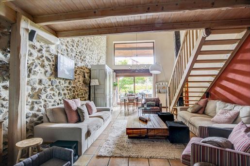 Maison 8 pièces 325 m² · à Prévessin-Moëns · 325 m² · 1 170 000 €