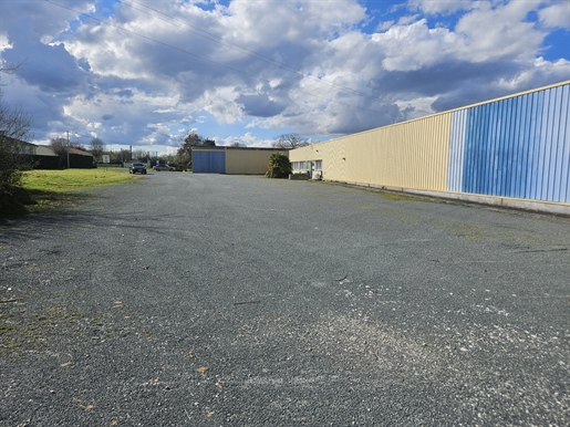 Local commercial 3000 m² · à Chaniers · 3 000 m² · 735 000 €