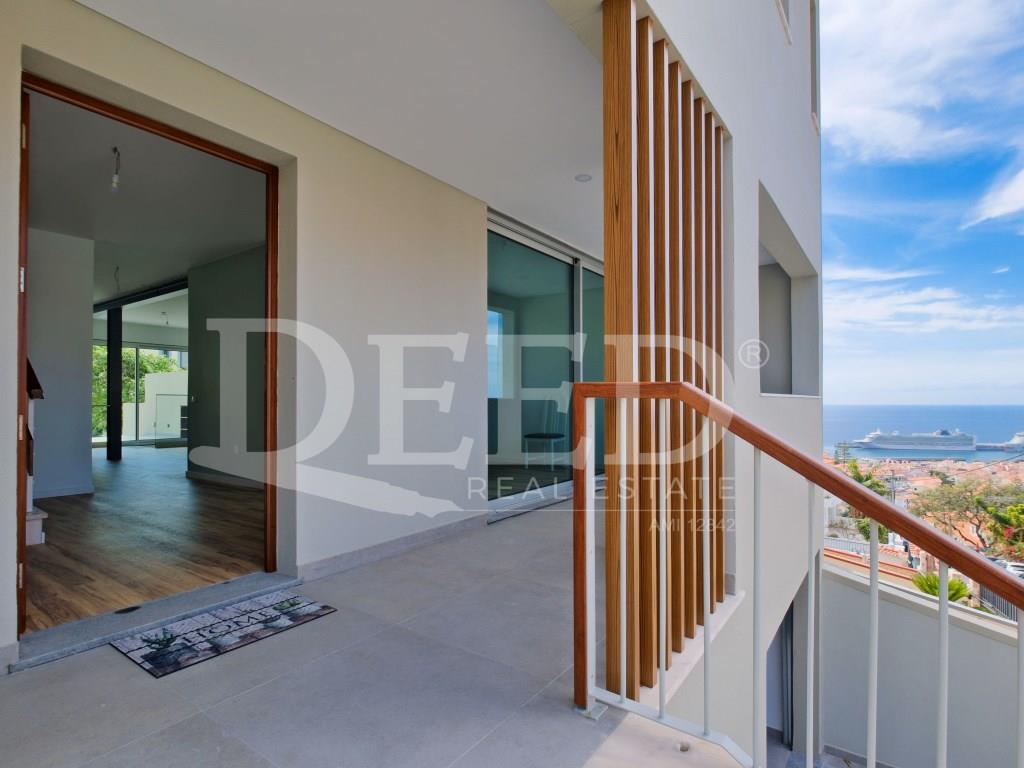 Huis 4 Slaapkamers Triplex Te Koop Funchal