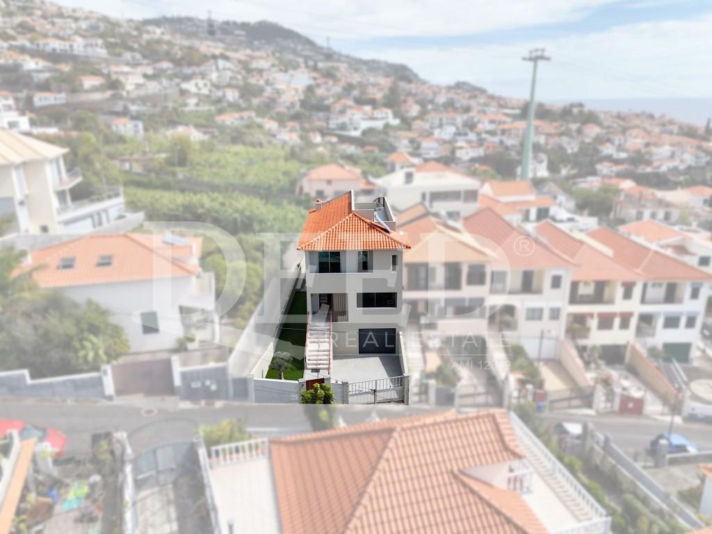 Huis 4 Slaapkamers Triplex Te Koop Funchal