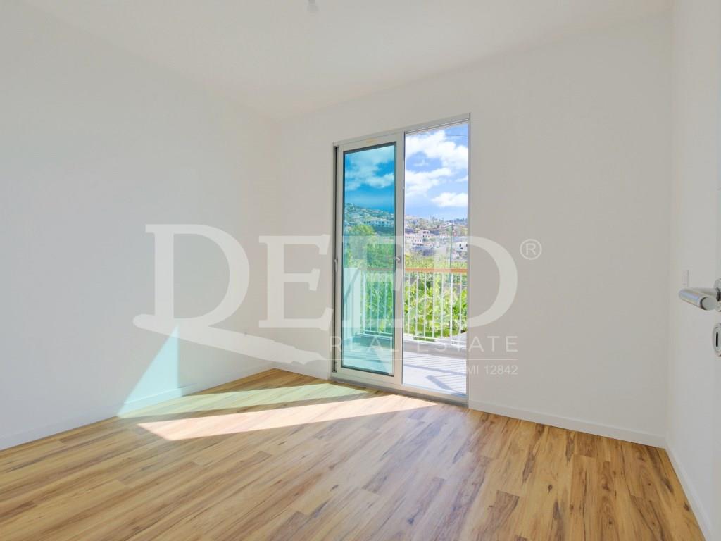 Huis 4 Slaapkamers Triplex Te Koop Funchal