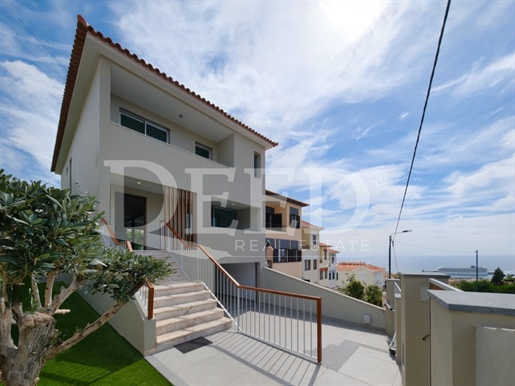 Huis 4 Slaapkamers Triplex Te Koop Funchal