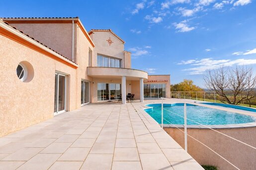 Maison 8 pièces 298 m² · à Saussenac · 298 m² · 550 000 €