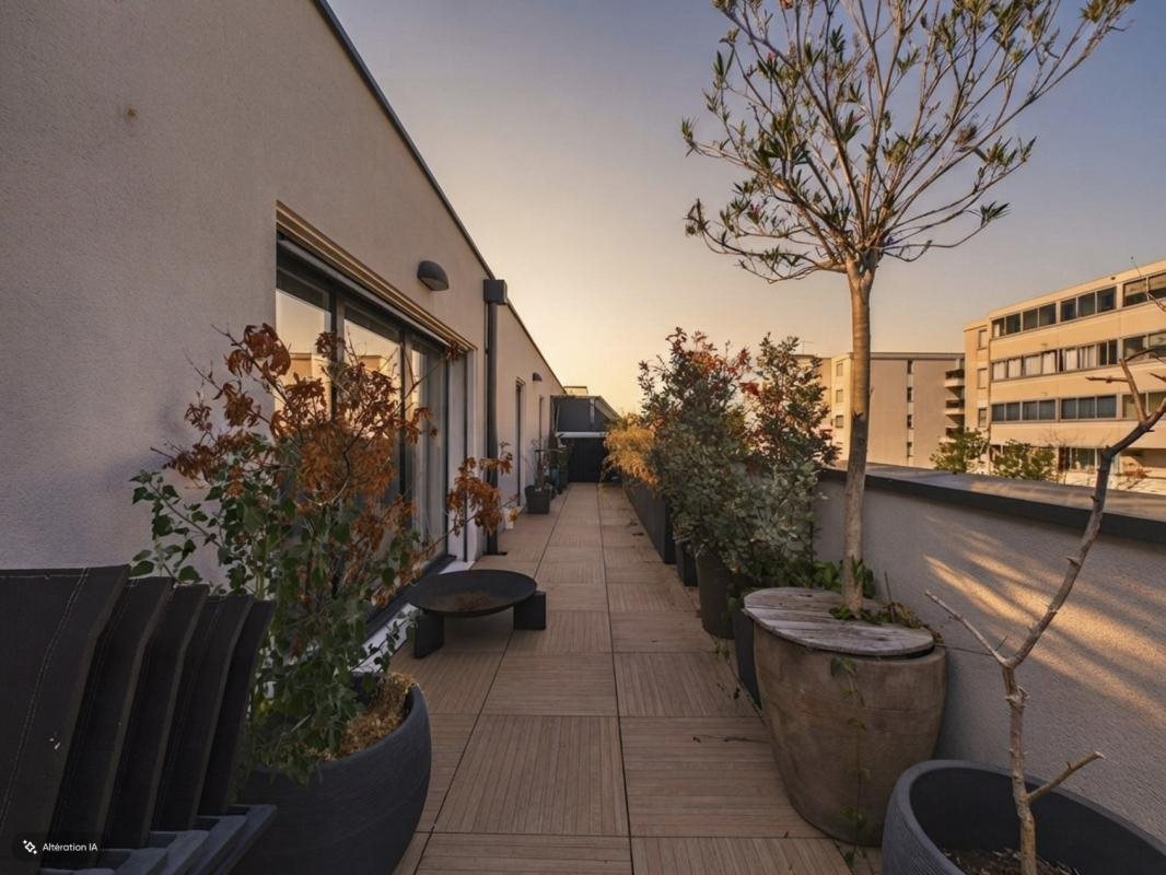 For sale: top floor with air conditioning and 50 m² terrace, Bordeaux