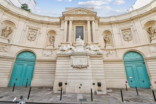 Appartement 2 pièces 94 m² · à Paris 7ème · 94 m² · 1 800 000 €