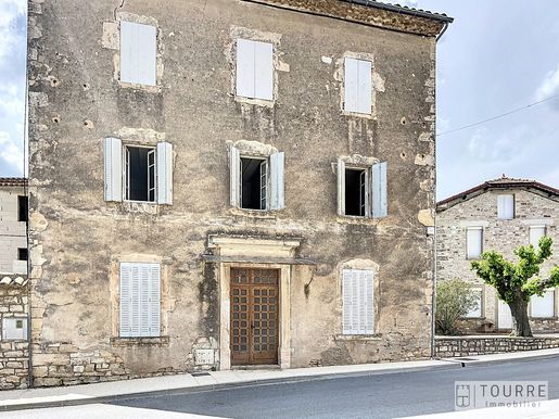 Maison 8 pièces 145 m² · à Barjac · 145 m² · 265 000 €