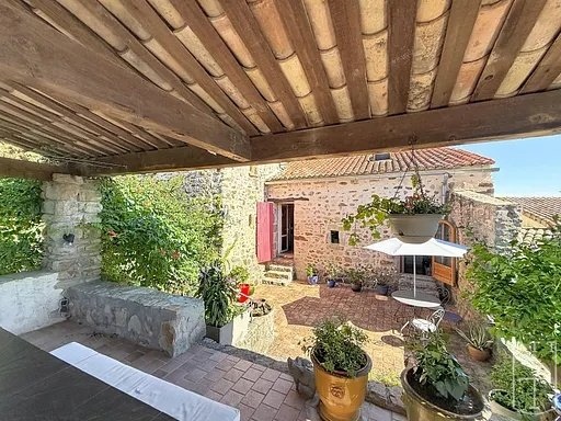 8 pièces 210 m² · à Aubenas · 210 m² · 441 000 €
