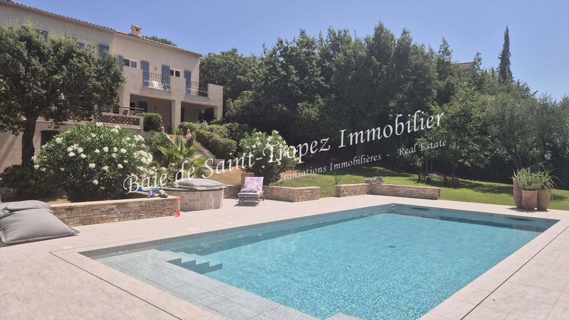 Maison à louer, 170m², Gassin