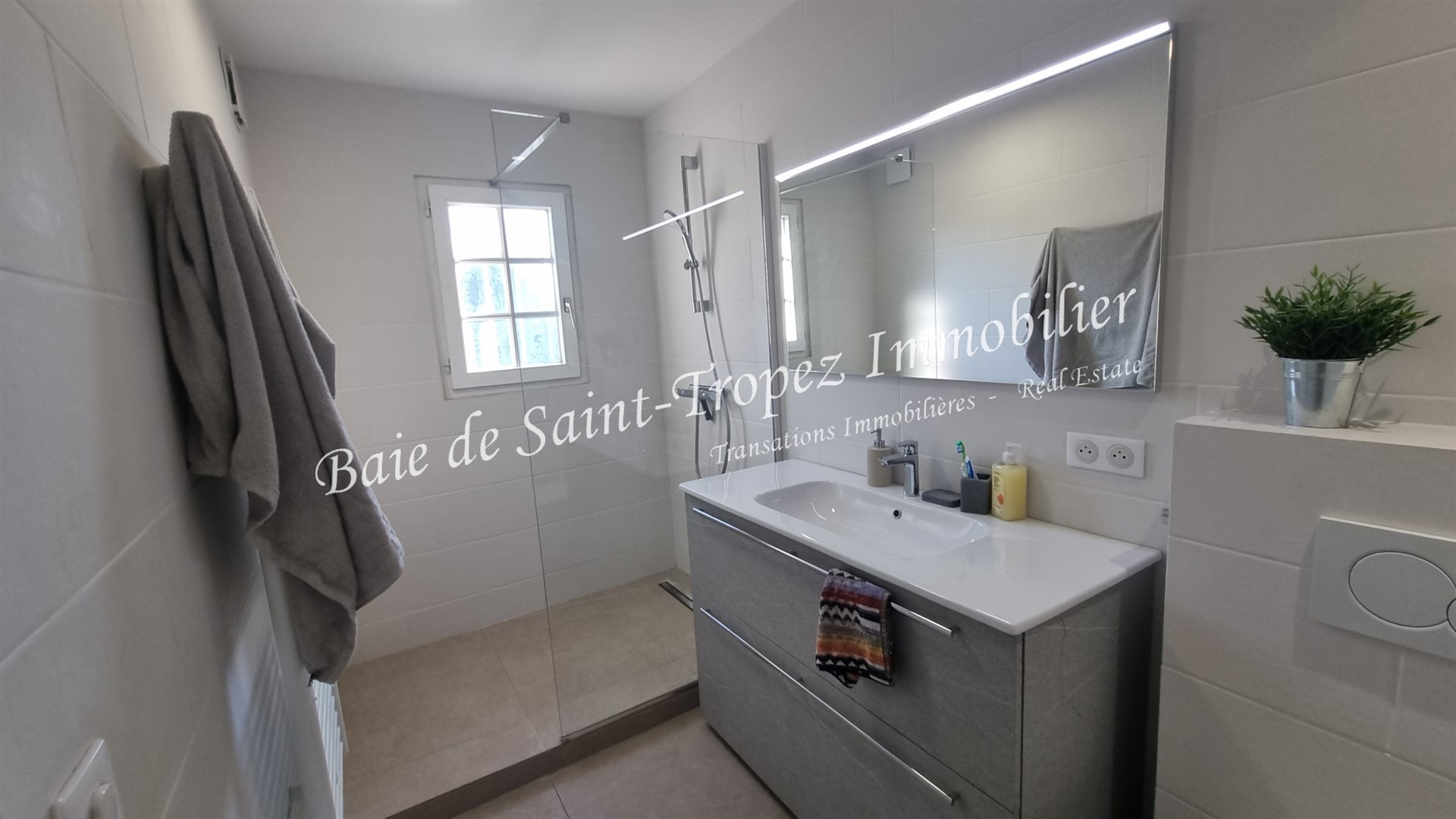 Superb, fully renovated duplex in a residence with swimming pool - Mehr
